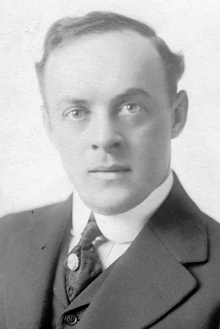 Wally Van as Montague - First Lawyer