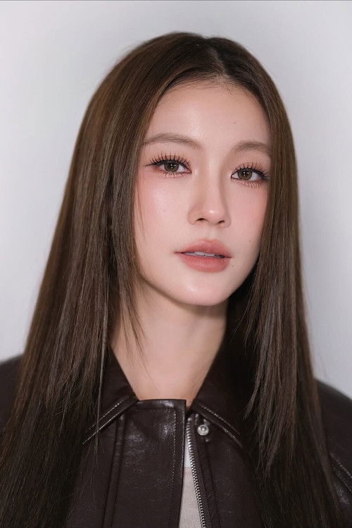 Tipnaree Weerawatnodom as Pat