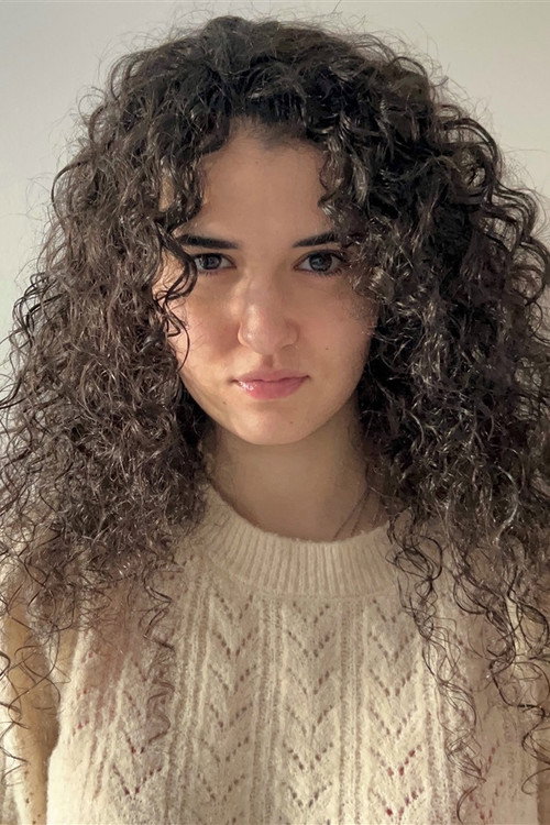 Délia Miloudi as Leïla