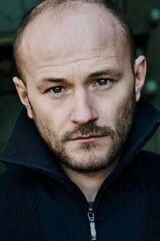 Moritz Grove as Micha