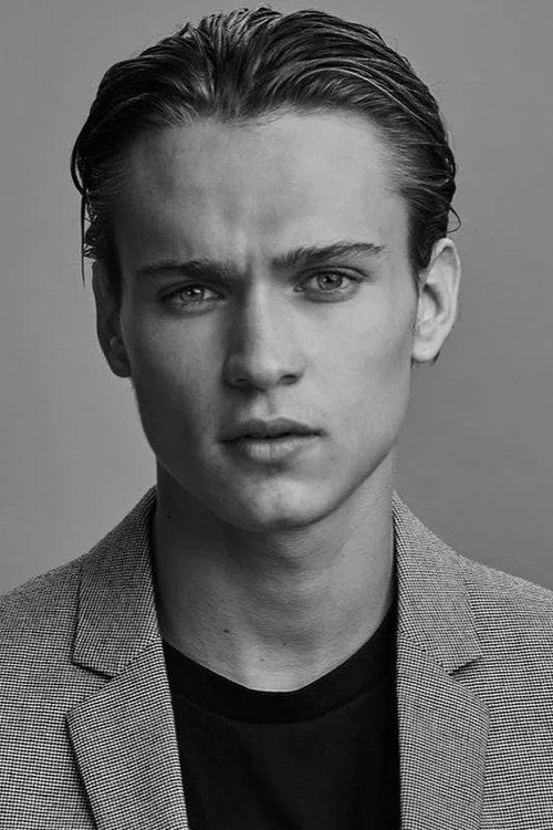 Saul Nanni as Sebastiano