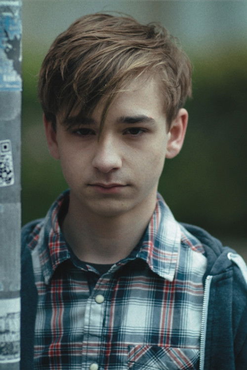 Niklas Post as Josef