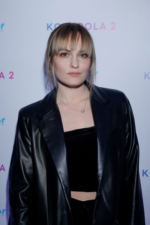 Michalina Robakiewicz as Neighbor