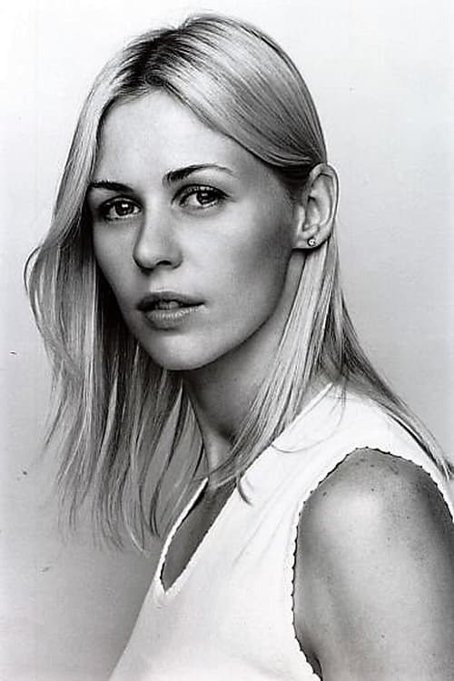 Jicky Schnee as Jennifer