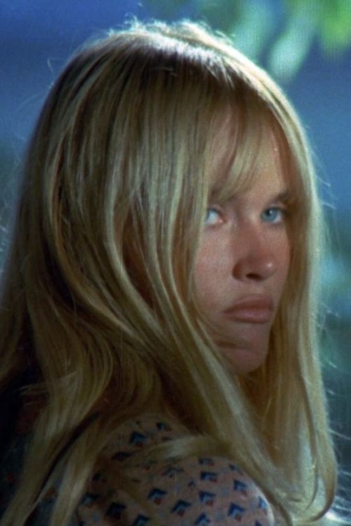 Josie Johnson as Sara Sue