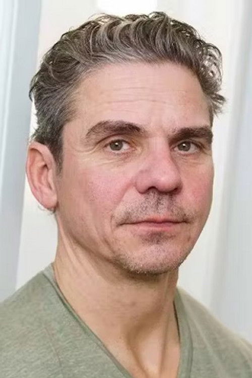 Thomas Rode as Dan Hansen