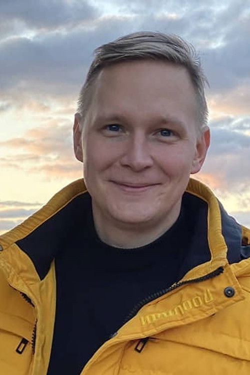 Дмитрий Иванов as Альберт Очкурин