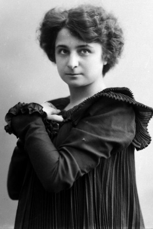 Teresa Franchini as Anna Aniello