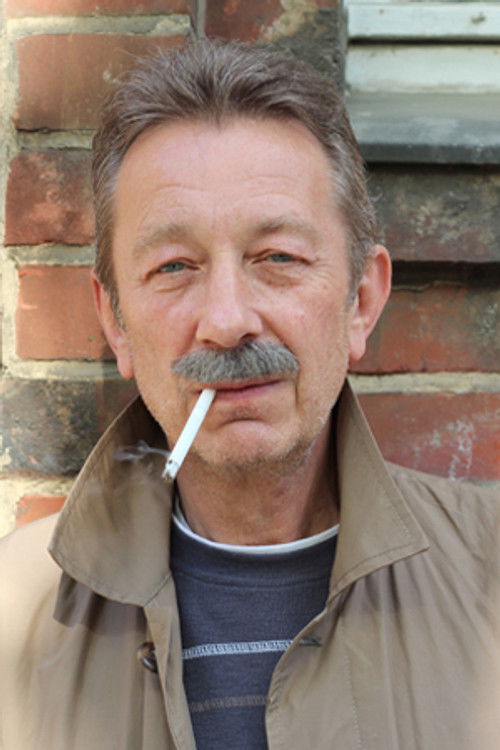 Kurt Dartsch as John