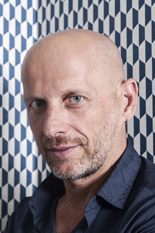 Stefano Sardo as Luca Villani