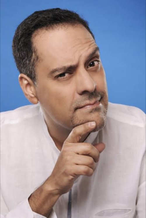 Mario Filo as El Director (voice)