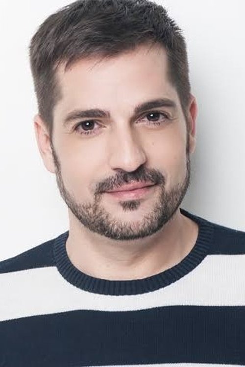 Nacho Casalvaque as Guillermo Martín