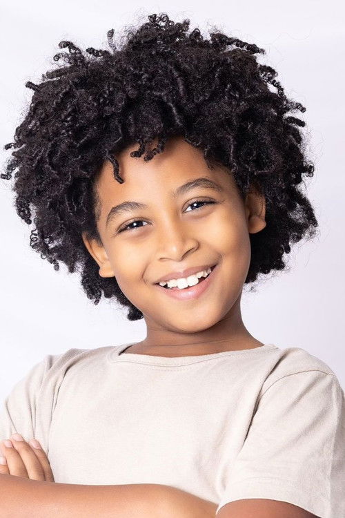 Victor Lima as Binho