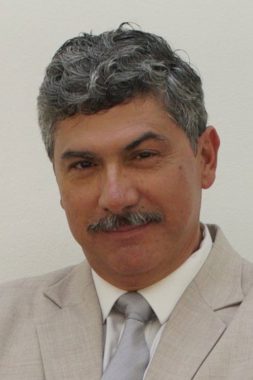 Juan Pablo Franco as Julio