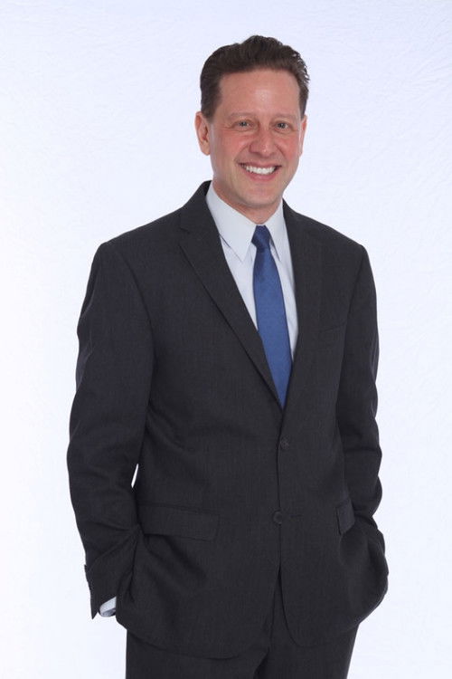 Joe Rashbaum as Security Guard