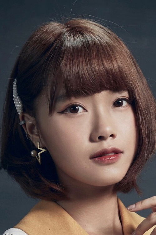 Praewa Suthamphong as Meen