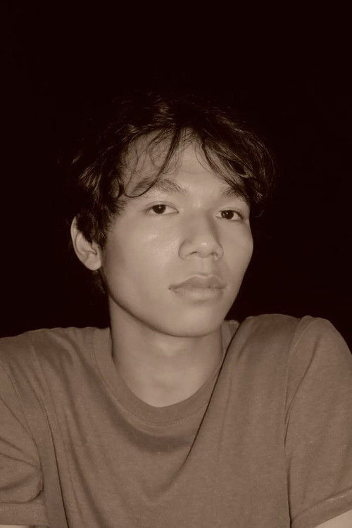 Phattharapol Thongsamsirawit as Stage crew