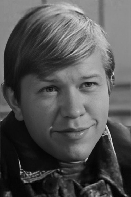 Mikhail Rozanov as Валентин Белоногов, разведчик, старшина Красной армии