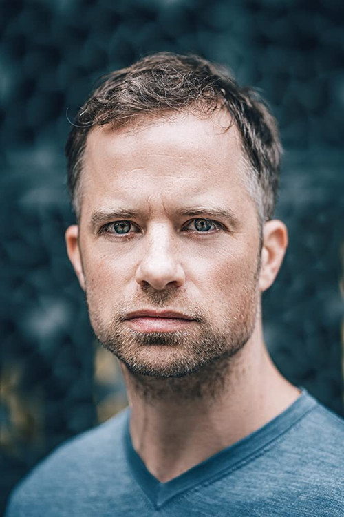 Roman Roth as Miguel