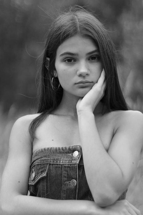 Lara Decaro as Emma Pope