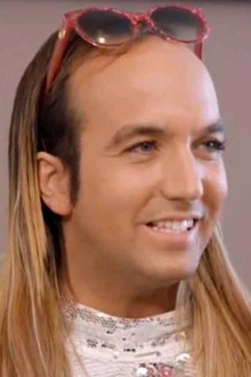 Aless Gibaja as Funerario