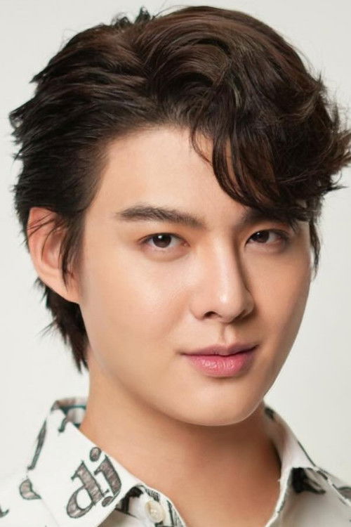 Suppapong Udomkaewkanjana as M.L. Ronnaphoom "Phoom" Juthathep