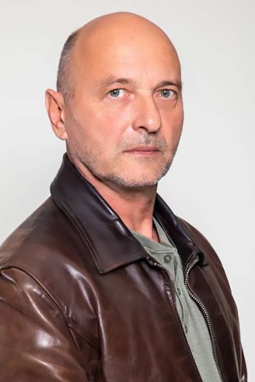Dario Varga as Policaj