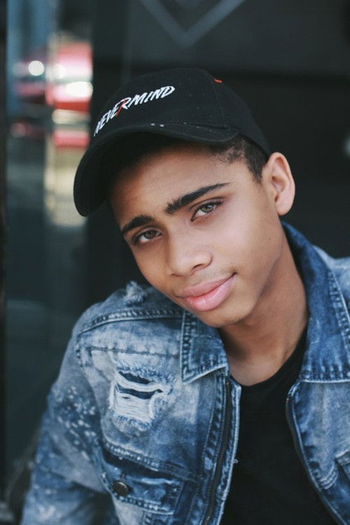 Bryce Xavier as Scott