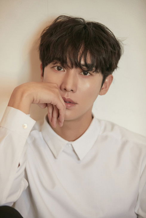 Kwon Hwa-woon as Corporal Kim Seung-hyun