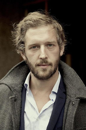 Clément Aubert as Jorge