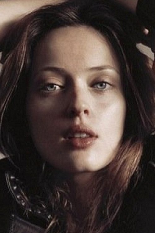 Gaëlle Pietri as Hélène Brunel