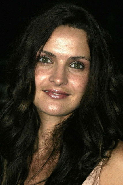 Iva Hasperger as Sandy