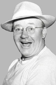 Leslie Goodwins as Bald Man in Bar (uncredited)