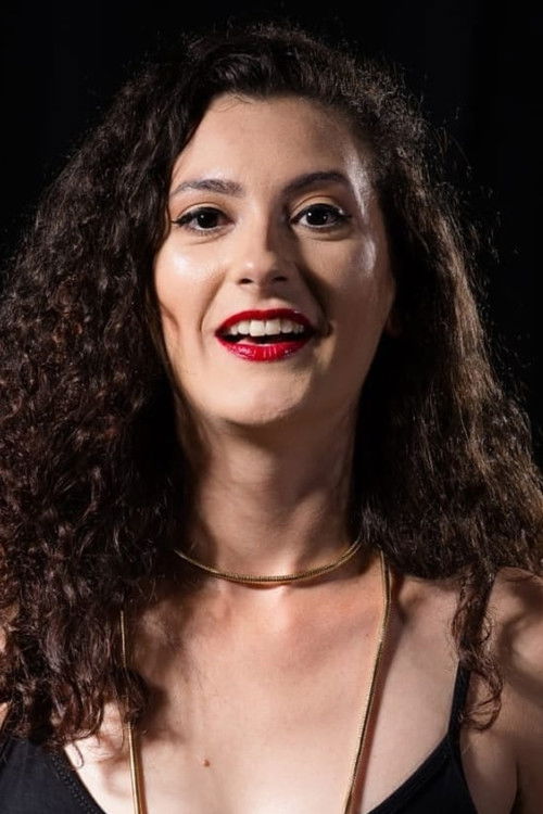 Leila Abrantes as Namorada da praça
