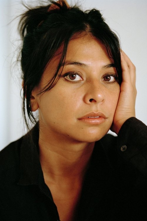 Isabelle Deluce as Sara