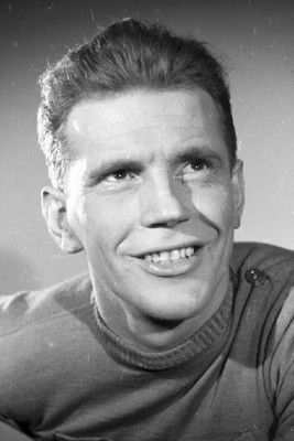 Jerzy Smyk as Soviet Soldier ("A Dog's Claw")