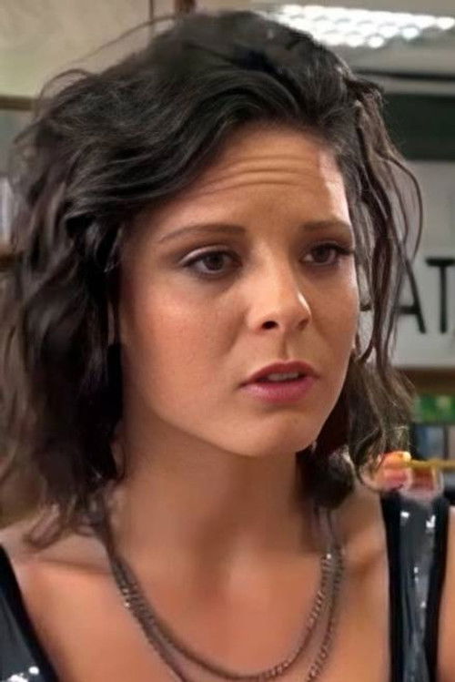 Isabel Rivadavia as Alma Madero