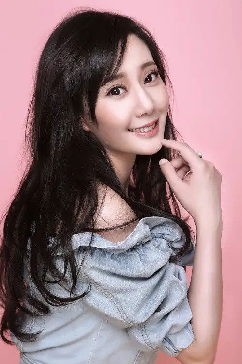 Li Xia Pei as 叶百合