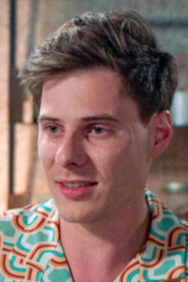 Dorian Liveyns as Willy