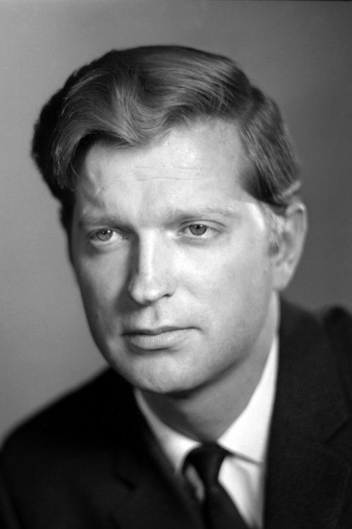 Viktor Rechman as обер-кельнер