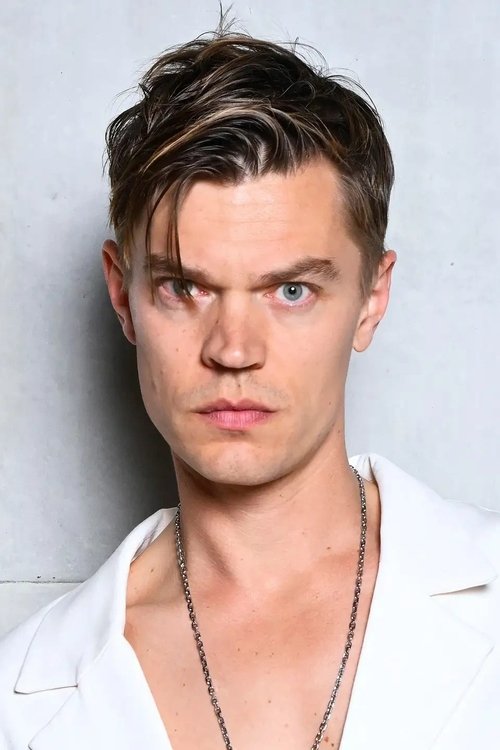 Viktor Norén as Johan