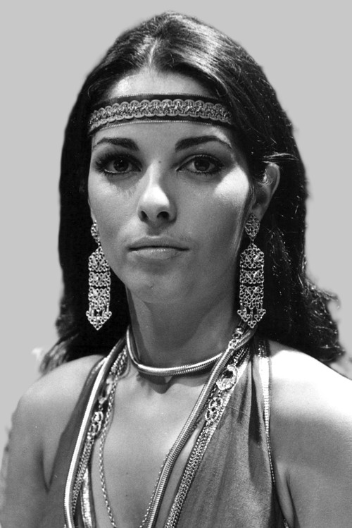 Jasmina Hilton as Maid