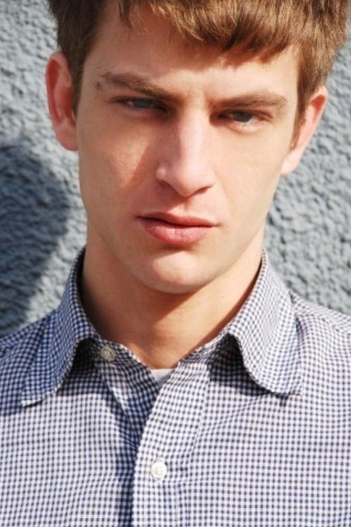 Lucas Escariz as Salazar