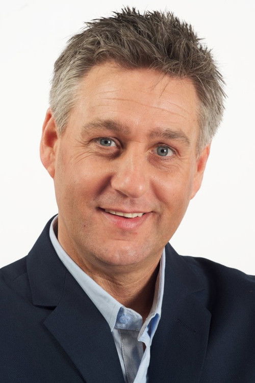 Patrick Onzia as Dobus