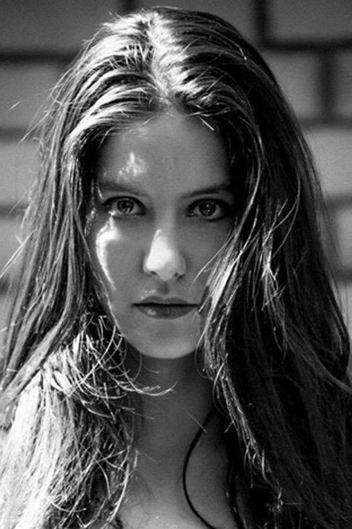 Floriane Chappe as Tina