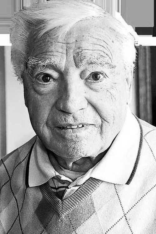 Guido Gorgatti as Giulio