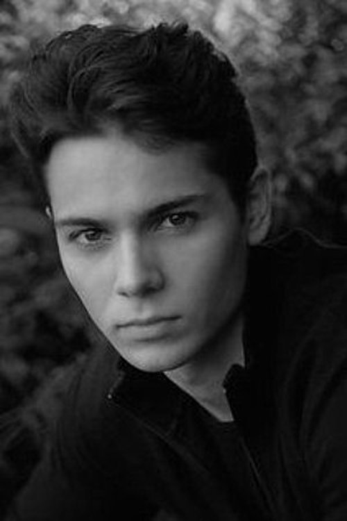 Ioan Lov as Young Duff