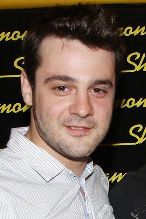 Dimitris Liakopoulos as Petros Kontoleon