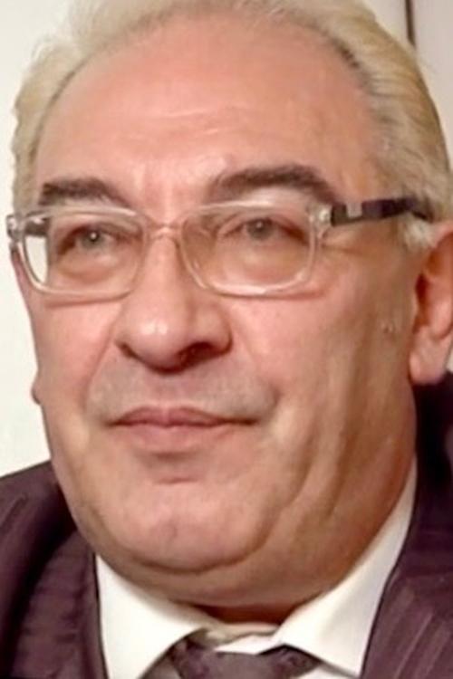 Roberto Malone as Marc