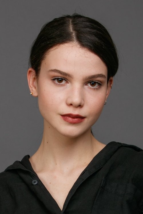 Maruca Băiașu as Elena